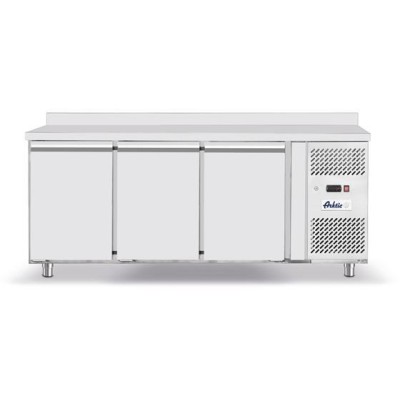 Třídveřový chladicí stůl s postranními jednotkami, Arktic, Profi Line, GN 1/1, 420L, 230V/400W, 1795x700x(H)879mm