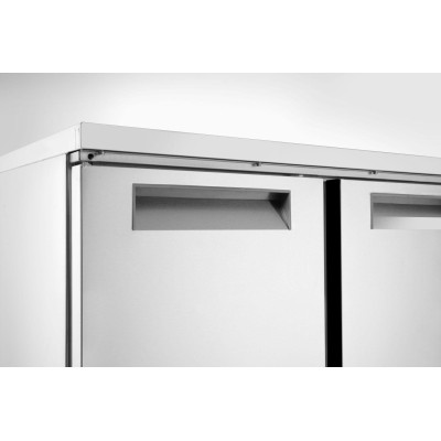 Třídveřový chladicí stůl s pracovní deskou a podstavcem, Arktic, 219L, 230V/152W, 700x1365x(H)855mm