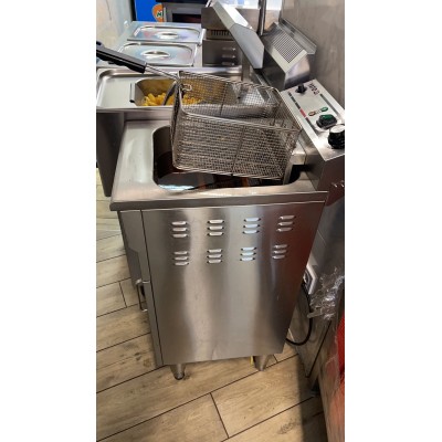 Fritéza se skříňkou  16L YATO