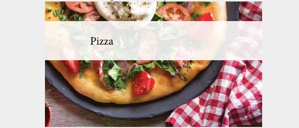 talíře a dřevěné desky na pizzu
